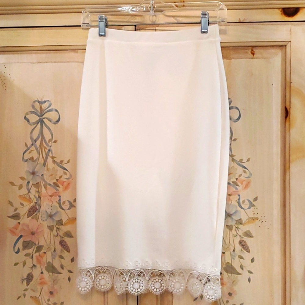 NWOT Summer Skirt White Lined Lace Trim xs